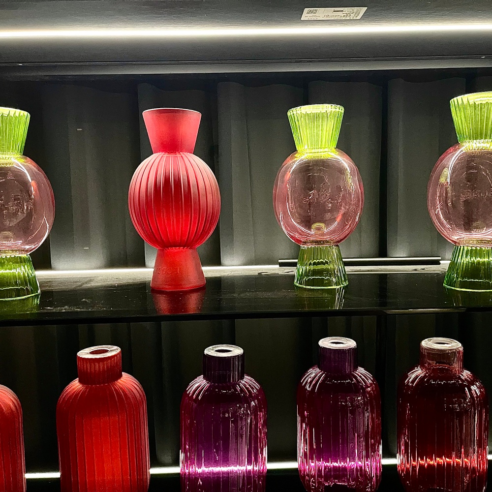 Glass lantern sample display